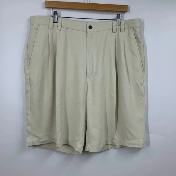 Tommy Bahama Men's Gambler Pleated 8" Inseam Silk Solid Shorts Size 38 - Picture 1 of 12